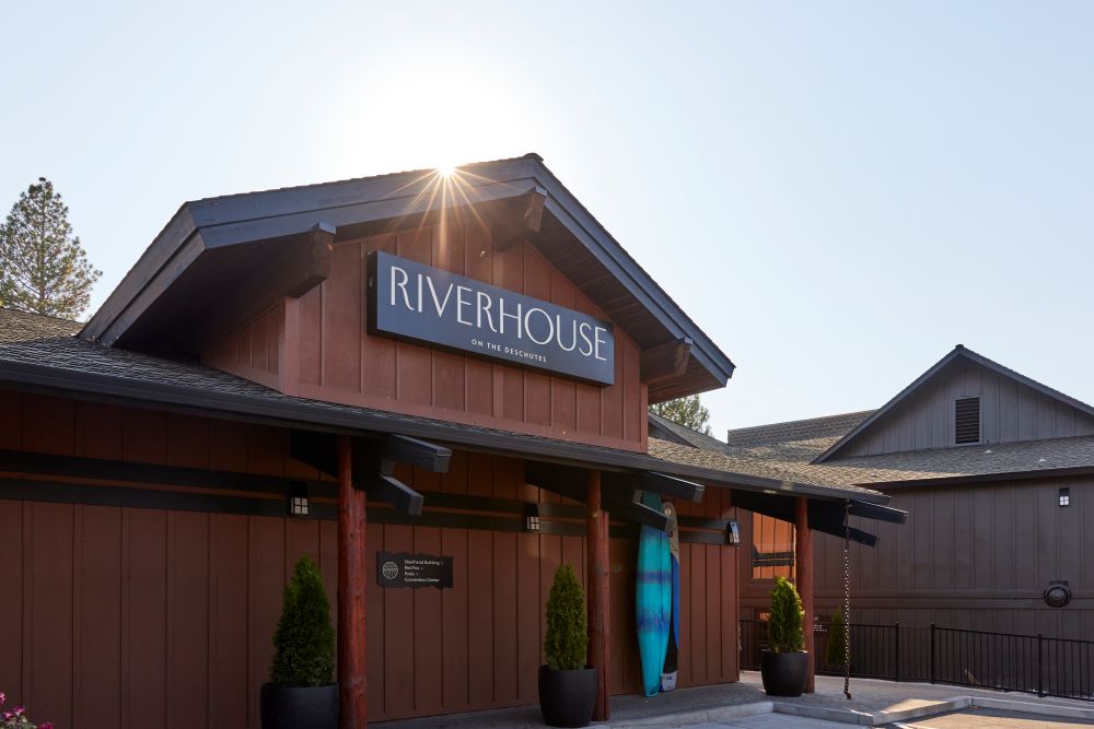 Riverhouse Lodge Exterior