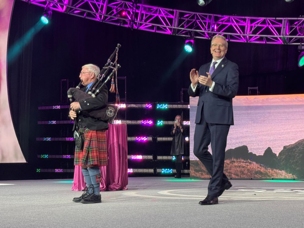 Visit Scotland Gives a Bagpipe Performance