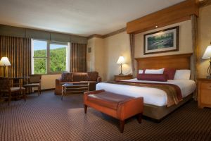 Photo of Harrah's Cherokee Resort Casino Mountain Tower King room.