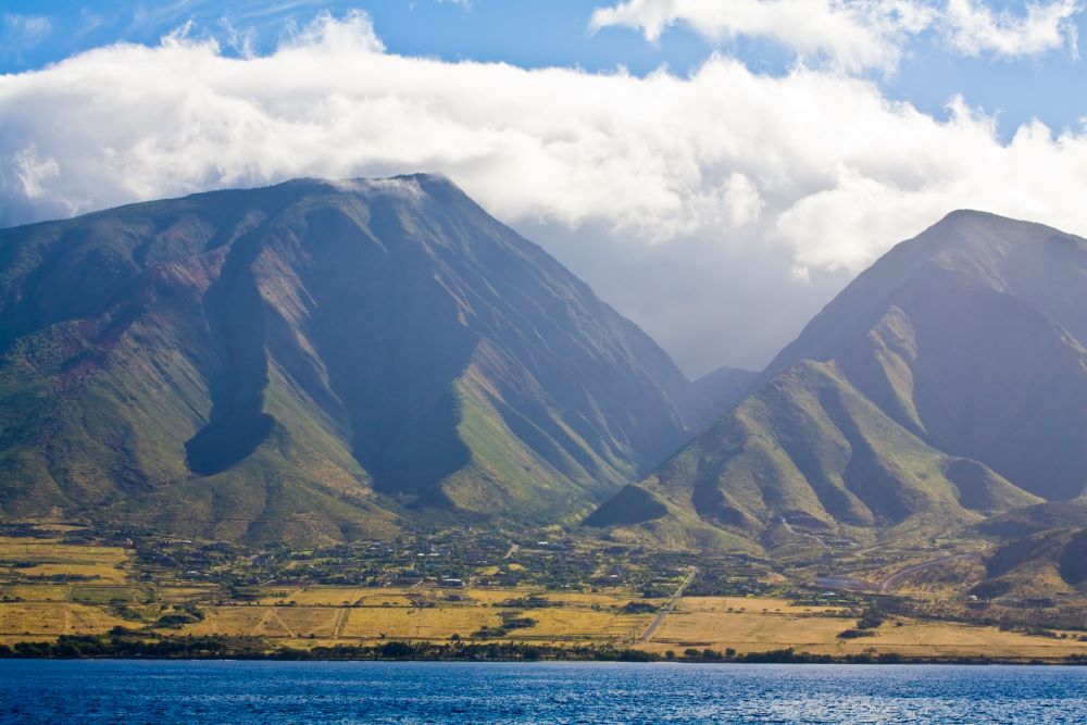 Lahaina's West Maui Mountains. Credit: Hawai'i Tourism Authority (HTA) - Tor Johnson