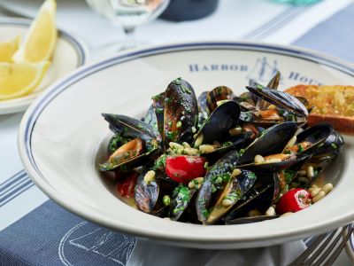 Mussels at Harbor House, Milwaukee. Credit: VISIT Milwaukee