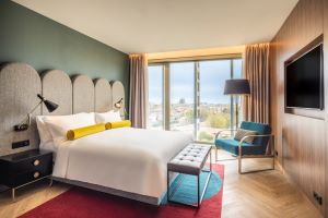 Renaissance Porto Lapa Hotel Guest Room
