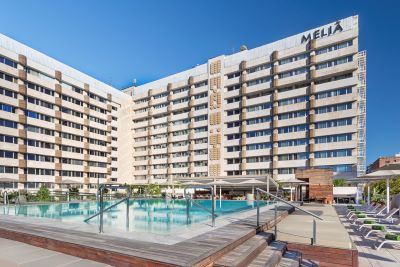 The pool at Melia Sevilla. Courtesy of Meliá Hotels International