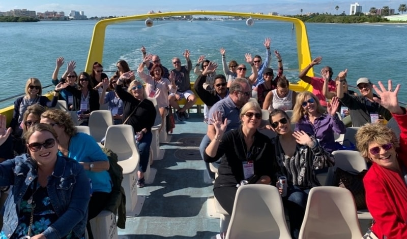 Group tour on the Sea Screamer