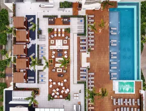 ‘Alohilani Resort Waikīkī Beach Pool Deck