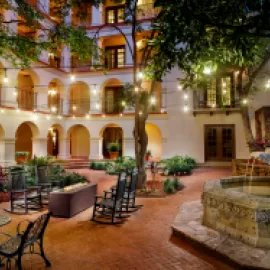 Omni La Mansion courtyard