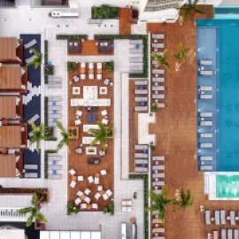 ‘Alohilani Resort Waikīkī Beach Pool Deck