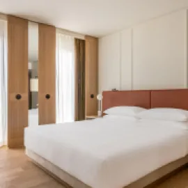 Munich Marriott Hotel City West Guest Room