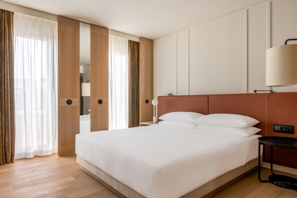 Munich Marriott Hotel City West Guest Room